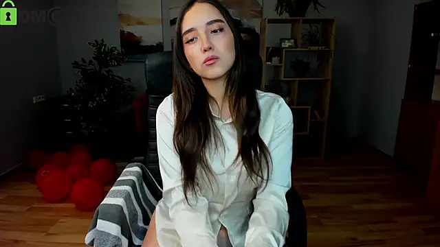 Snapshot of Effy_Royse chatting on February 22, 6:35 am Effy Royse online show from February 22, 6:35 am