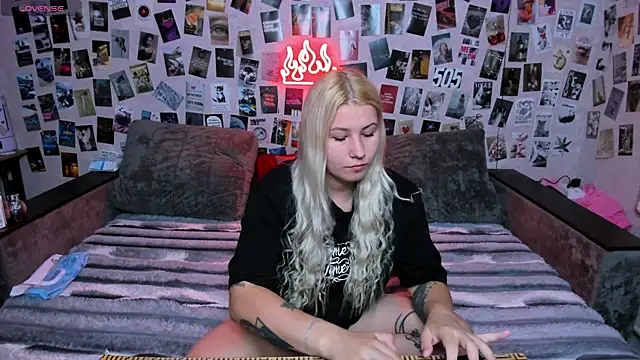 Snapshot of x_Ulya1cutex chatting on July 4, 5:52 pm x Ulya1cutex online show from July 4, 5:52 pm