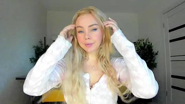 Snapshot of caty_kiss chatting on July 18, 3:54 am caty kiss online show from July 18, 3:54 am