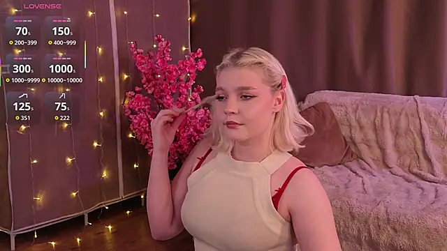 Snapshot of TobiteAnnie chatting on February 26, 4:28 pm TobiteAnnie online show from February 26, 4:28 pm