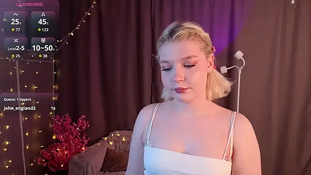 Snapshot of TobiteAnnie chatting on March 1, 3:47 pm TobiteAnnie online show from March 1, 3:47 pm