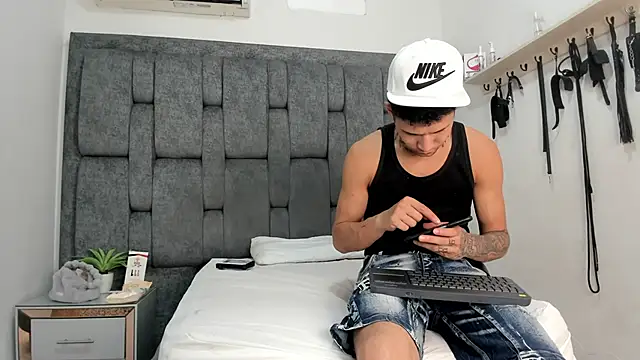 NaughtyVibes OS online show from May 29, 2:20 am