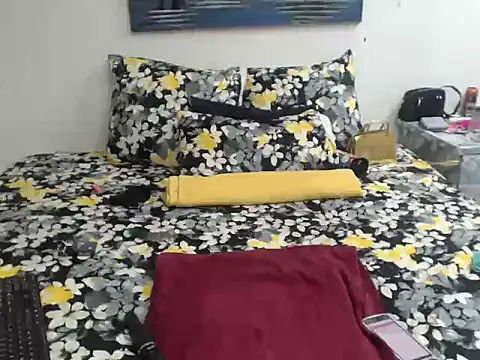 Snapshot of MissRedHotRaven chatting on February 24, 10:08 pm MissRedHotRaven online show from February 24, 10:08 pm