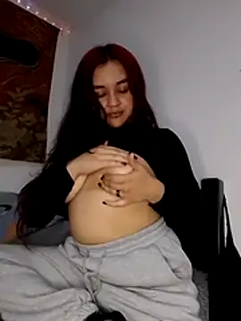 Snapshot of Lucy_allen1 chatting on February 14, 2:30 am Lucy allen1 online show from February 14, 2:30 am