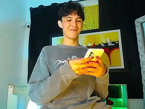 jullian ricci online show from March 20, 7:19 pm