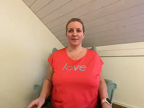 Snapshot of Busenwunder1280 chatting on March 2, 7:26 am Busenwunder1280 online show from March 2, 7:26 am