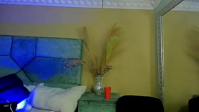 NoaahTylor online show from June 20, 4:26 am