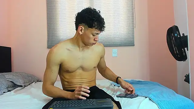 Muscle  Myke online show from February 28, 3:02 pm