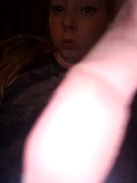 Snapshot of ShySweetheart chatting on February 23, 4:21 am ShySweetheart online show from February 23, 4:21 am