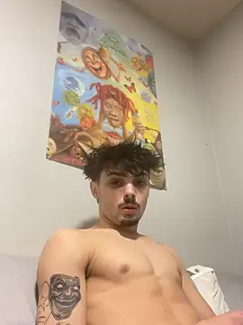 Snapshot of benriskey12 chatting on February 27, 8:47 am benriskey12 online show from February 27, 8:47 am