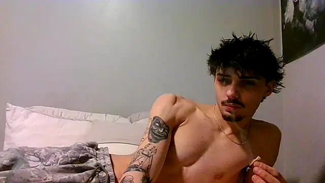 Snapshot of benriskey12 chatting on March 17, 7:23 am benriskey12 online show from March 17, 7:23 am