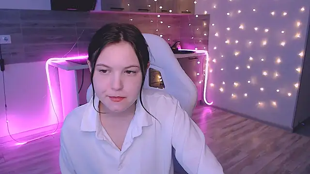 Snapshot of lily_milleerr chatting on February 13, 1:29 pm lily milleerr online show from February 13, 1:29 pm