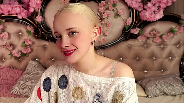 KirstinMcgeady online show from March 22, 11:35 am