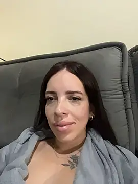 Snapshot of Larinhap chatting on June 29, 9:59 am Larinhap online show from June 29, 9:59 am
