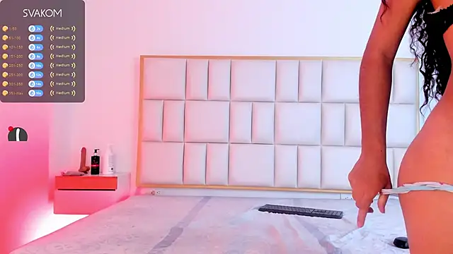 Snapshot of Violetta-foxx chatting on February 16, 7:32 pm Violetta-foxx online show from February 16, 7:32 pm