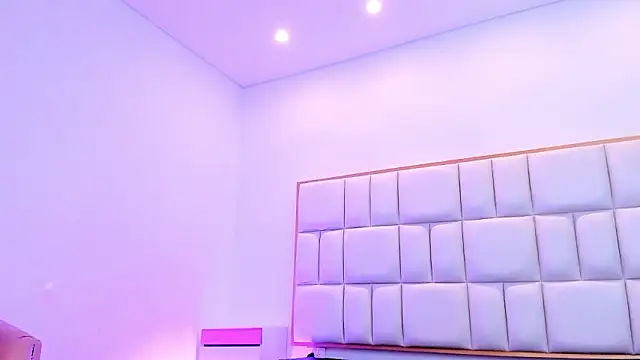 Snapshot of Violetta-foxx chatting on February 28, 7:37 pm Violetta-foxx online show from February 28, 7:37 pm