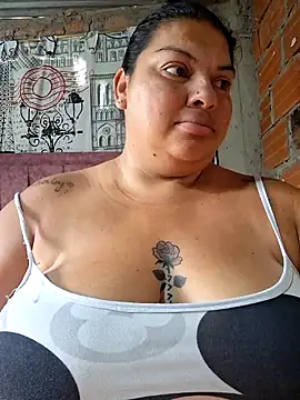 Snapshot of Juli_Powl chatting on March 3, 12:33 pm Juli Powl online show from March 3, 12:33 pm