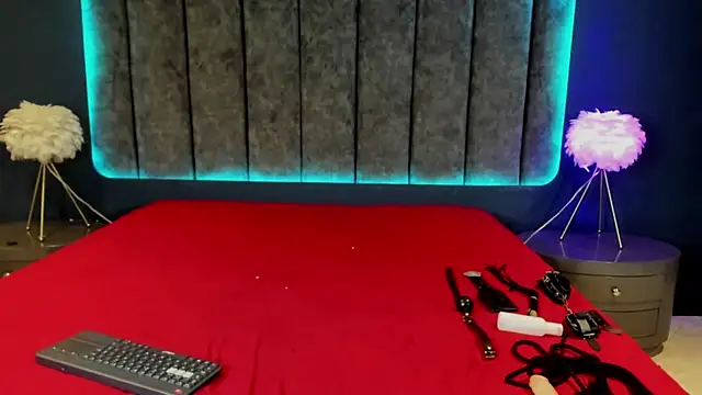 LuciaBeltrann online show from April 13, 7:19 pm