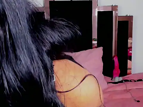 Queen-Bee  online show from February 19, 9:00 pm