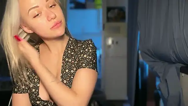 Leylia Lily online show from April 11, 2:32 pm