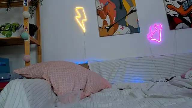 Ophelia Jay online show from March 2, 7:15 am