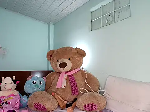 Snapshot of Elii_petit chatting on February 18, 11:22 pm Elii petit online show from February 18, 11:22 pm