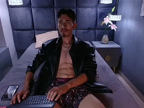 skinny jean  online show from May 28, 2:03 pm