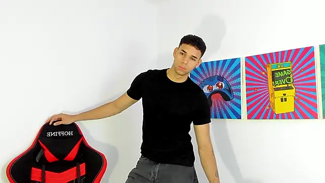 Snapshot of Thomas_walker14 chatting on February 20, 12:38 pm Thomas walker14 online show from February 20, 12:38 pm