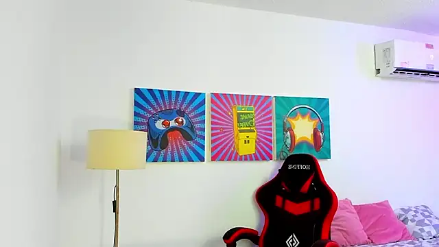 Snapshot of Thomas_walker14 chatting on February 25, 12:37 pm Thomas walker14 online show from February 25, 12:37 pm