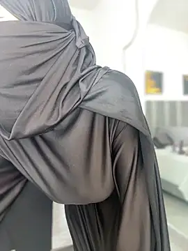 Snapshot of aminaa_ chatting on February 18, 6:59 pm aminaa online show from February 18, 6:59 pm