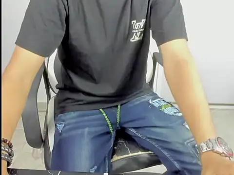 Snapshot of badboy_master chatting on February 19, 7:32 pm badboy master online show from February 19, 7:32 pm