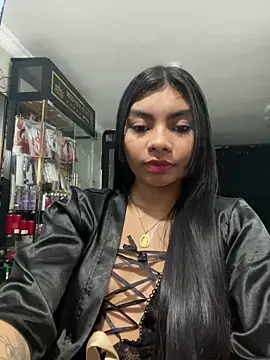 eimmy  skinny online show from April 12, 12:15 am