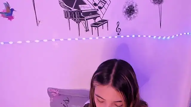 Snapshot of Sophie_vega1 chatting on July 19, 8:23 pm Sophie vega1 online show from July 19, 8:23 pm