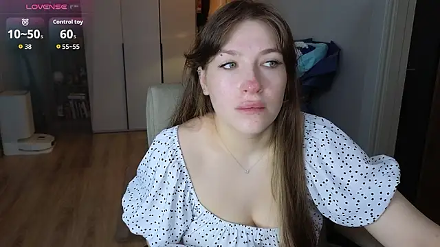 Snapshot of HennessyA chatting on February 17, 5:04 am HennessyA online show from February 17, 5:04 am