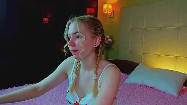 Linda  Bloom online show from April 10, 1:11 am