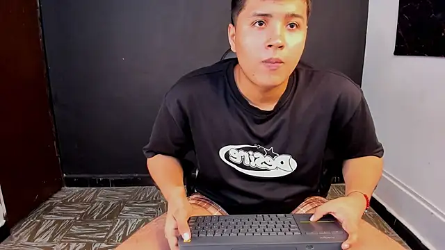 Snapshot of lalitopp chatting on March 14, 2:28 am lalitopp online show from March 14, 2:28 am