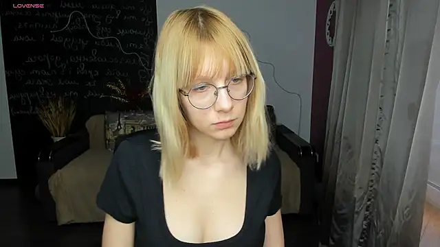 Snapshot of CandicaHoney chatting on March 4, 12:44 pm CandicaHoney online show from March 4, 12:44 pm