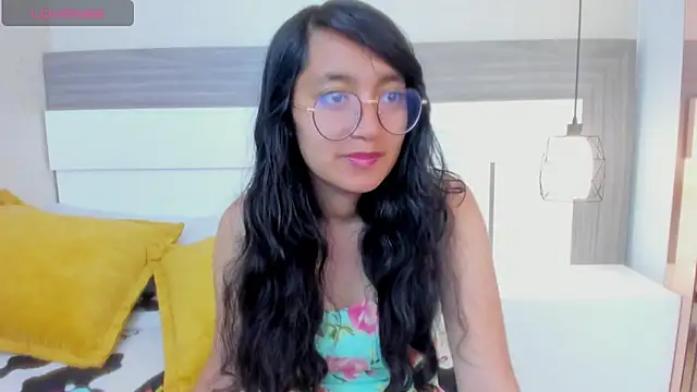 Emilyblussh online show from February 21, 1:12 pm