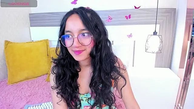 Emilyblussh online show from April 8, 7:25 pm