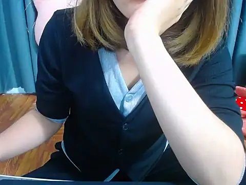 Snapshot of Lunababty chatting on February 15, 8:24 am Lunababty online show from February 15, 8:24 am