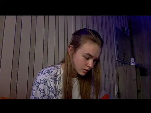 Snapshot of melissashineee chatting on February 17, 10:45 am melissashineee online show from February 17, 10:45 am