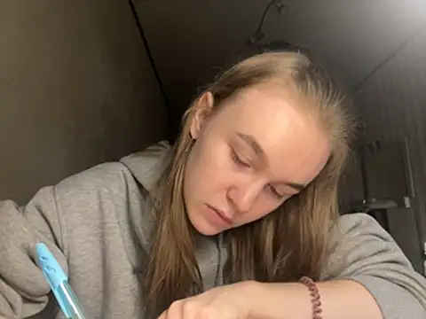 Snapshot of melissashineee chatting on March 3, 11:05 am melissashineee online show from March 3, 11:05 am