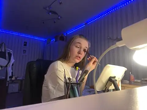 Snapshot of melissashineee chatting on March 4, 11:38 am melissashineee online show from March 4, 11:38 am