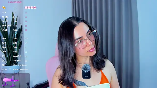 sara ospina22 online show from June 12, 8:30 pm