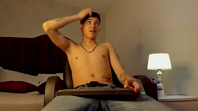 Snapshot of JoshBeech chatting on March 4, 12:55 pm JoshBeech online show from March 4, 12:55 pm