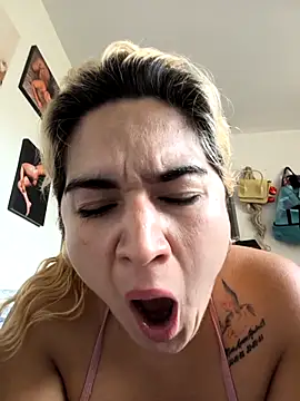 violet-grey online show from April 18, 3:16 pm