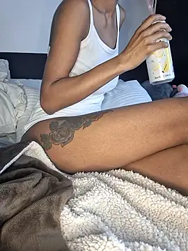 Snapshot of Cinnamonbunn chatting on February 18, 7:43 pm Cinnamonbunn online show from February 18, 7:43 pm