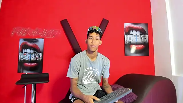 GREEN BOYS online show from March 12, 7:25 am