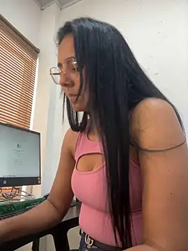 Snapshot of Yirleyll chatting on March 3, 3:07 pm Yirleyll online show from March 3, 3:07 pm