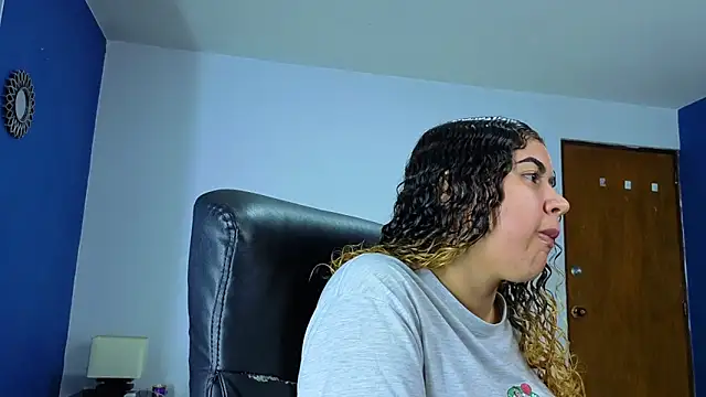 goodgirlxxl online show from April 18, 11:05 pm